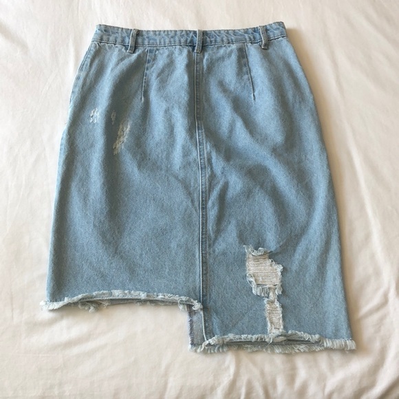 Distressed jean pencil skirt - Picture 4 of 4